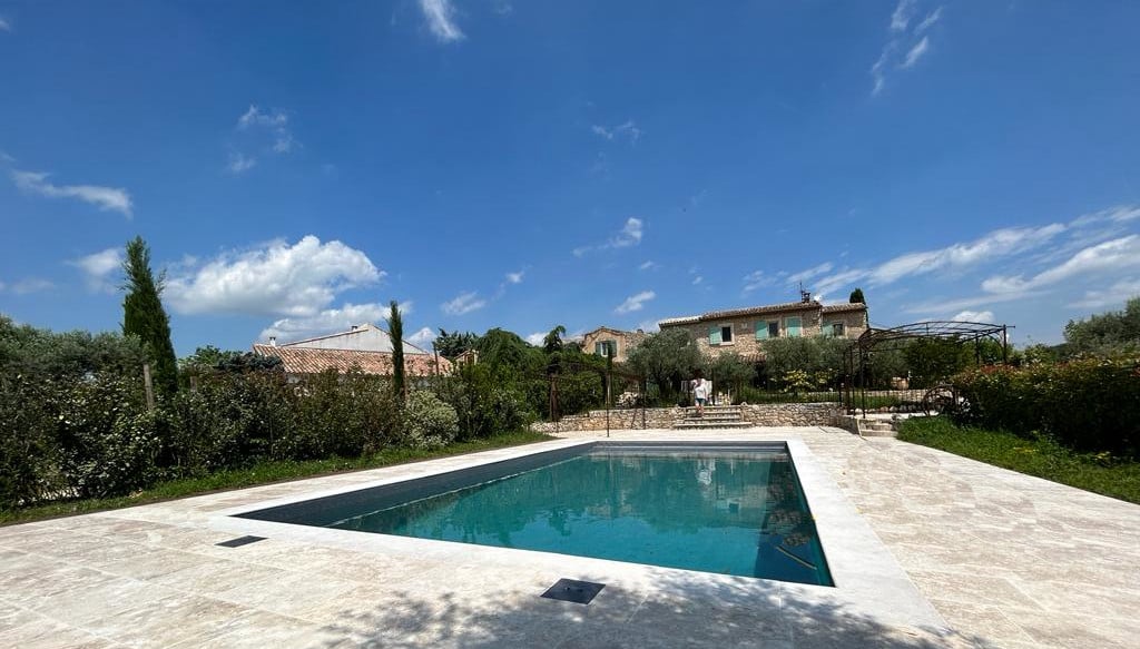 Piscine des Cachots Chambre d'Hôte Roussillon 84220